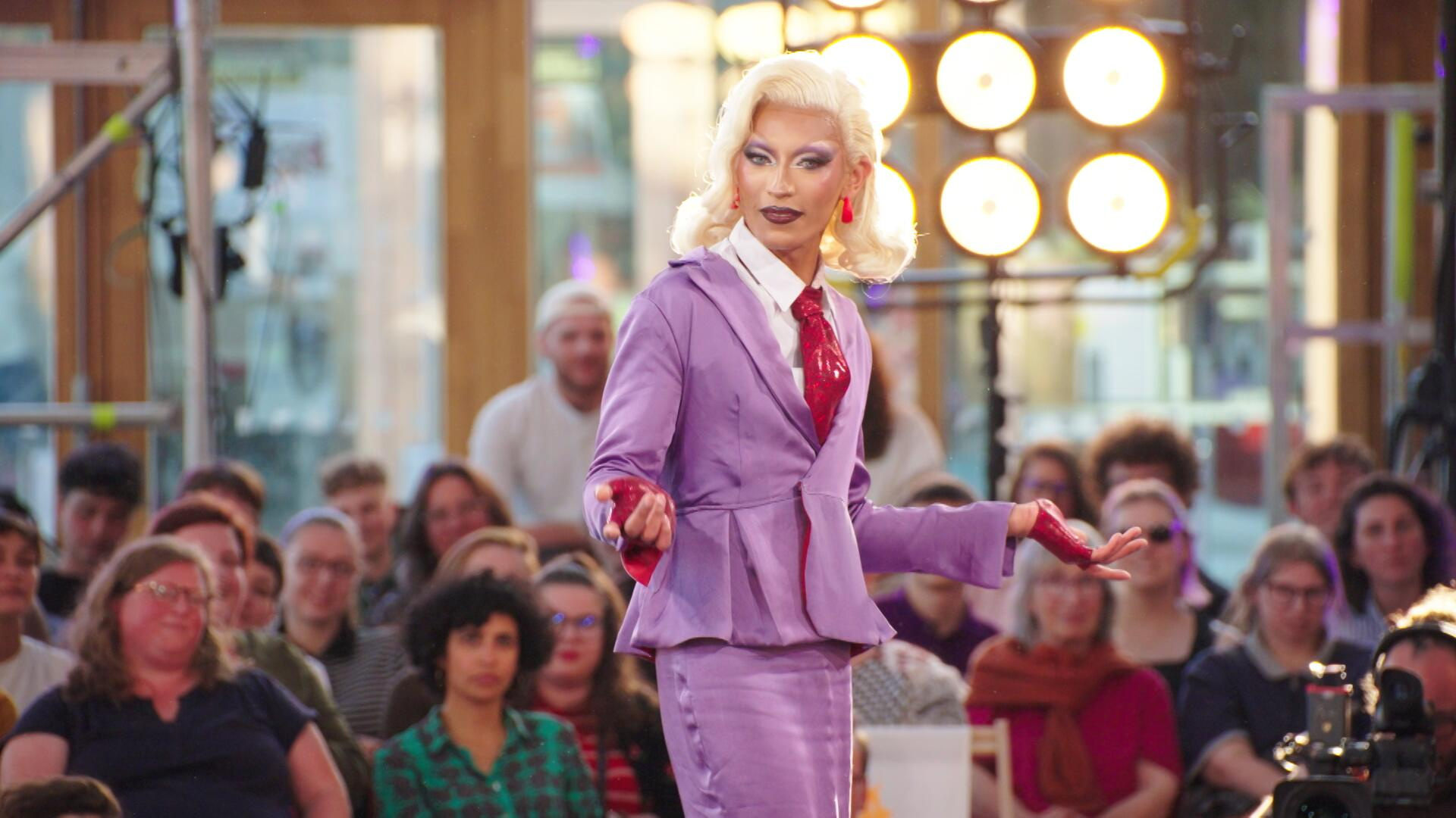 COMEDY QUEER.NORMA 01